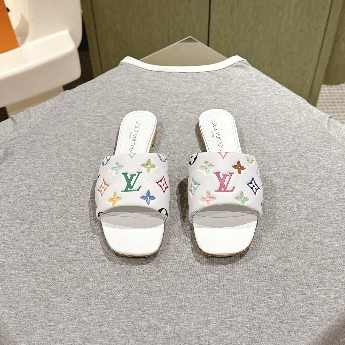 LOUIS VUITTON루이비통 여성용 샌들 슬리퍼 FF010