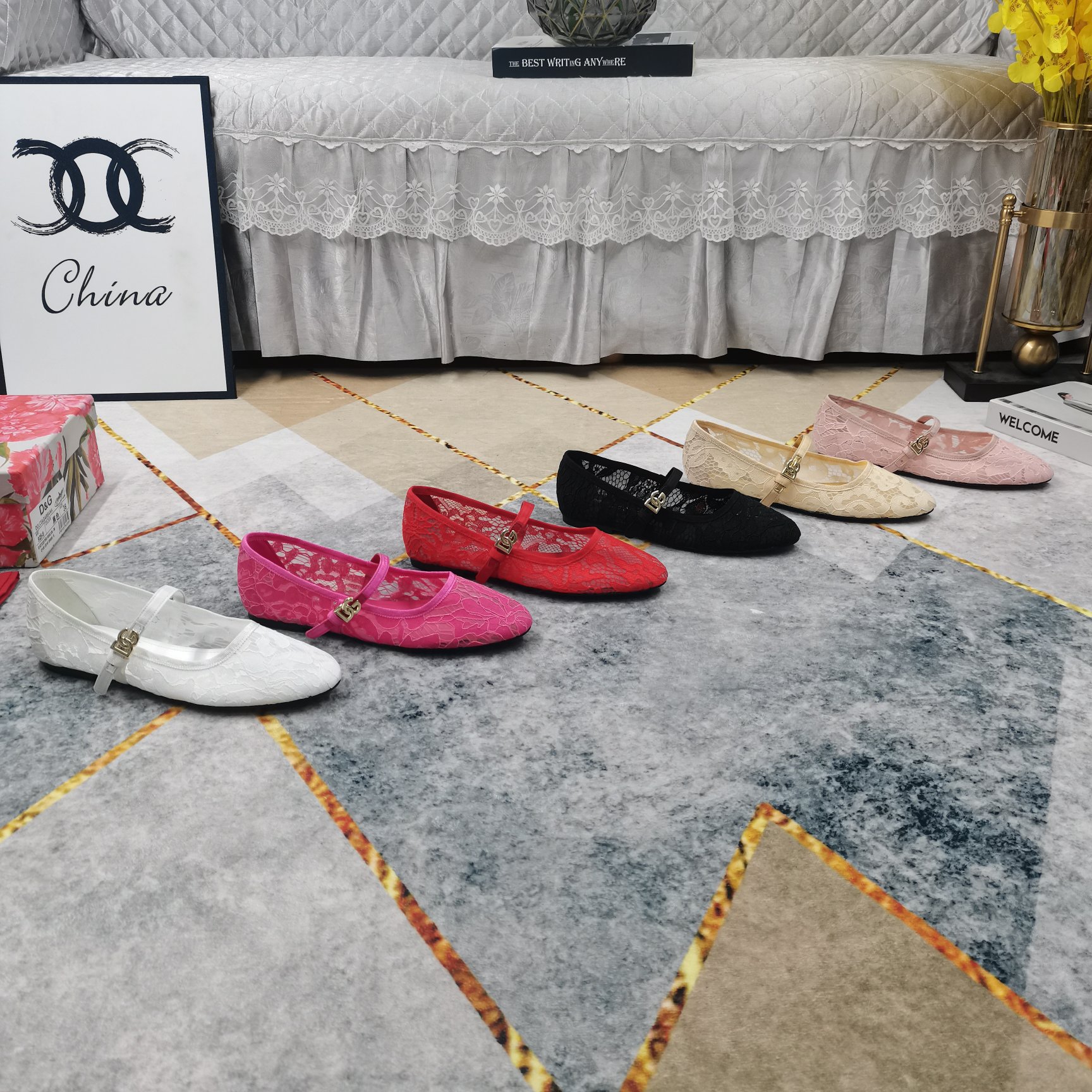 D&G 돌체엔가바나 엠블럼 레이스 발레리나 플랫슈즈 2507141507