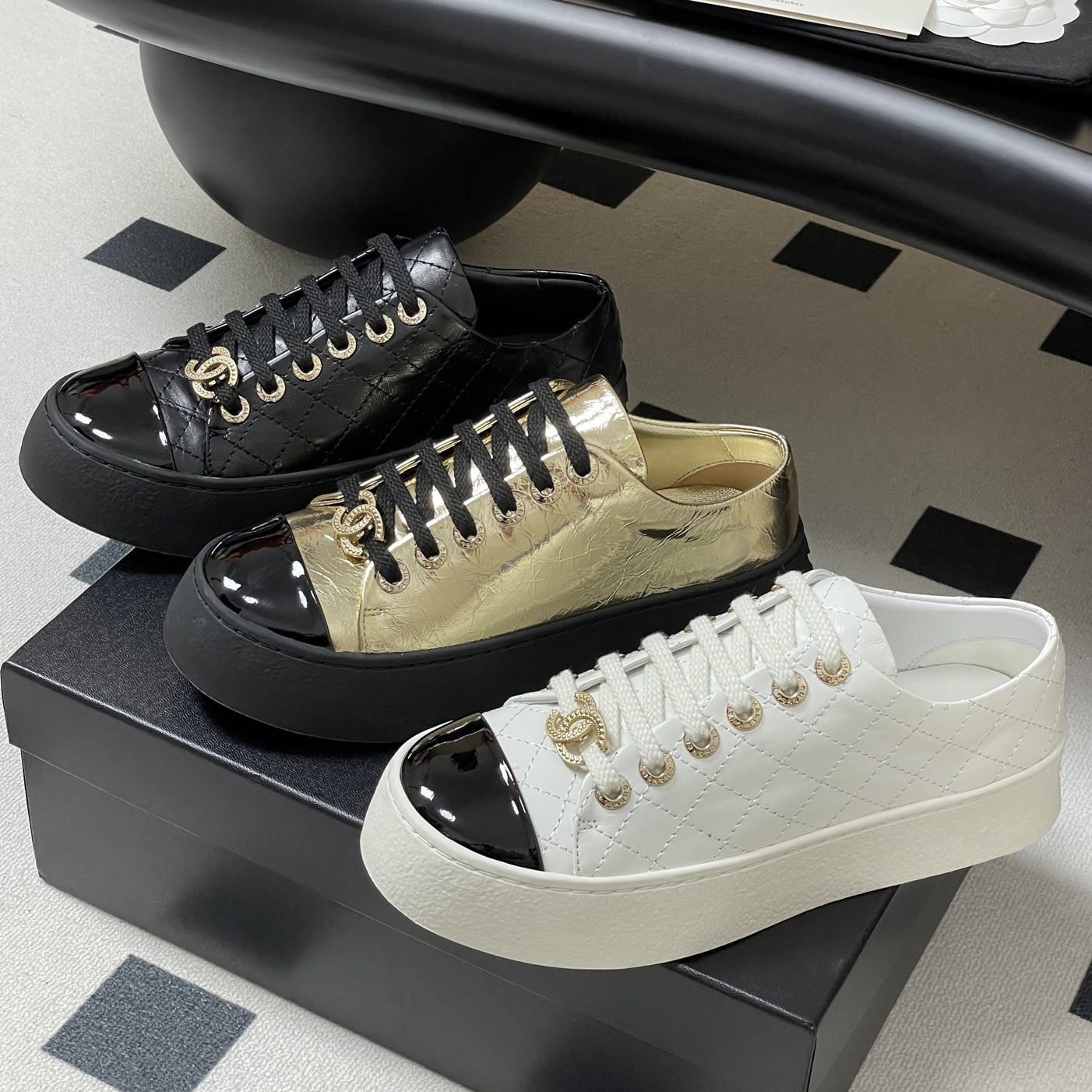 CHANEL 샤넬 여성용 스니커즈 2507141626