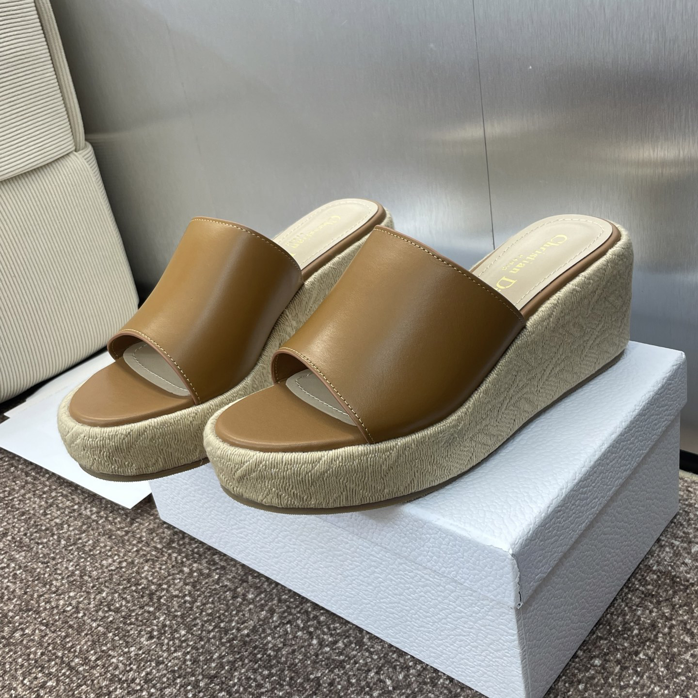 Dior 디올 플렛폼샌들 2507142112