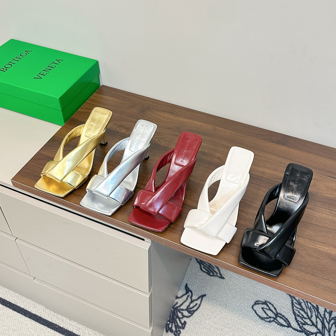 BOTTEGA VENETA 보테가베네타 리드골드 메탈릭 뮬 힐 2507151423