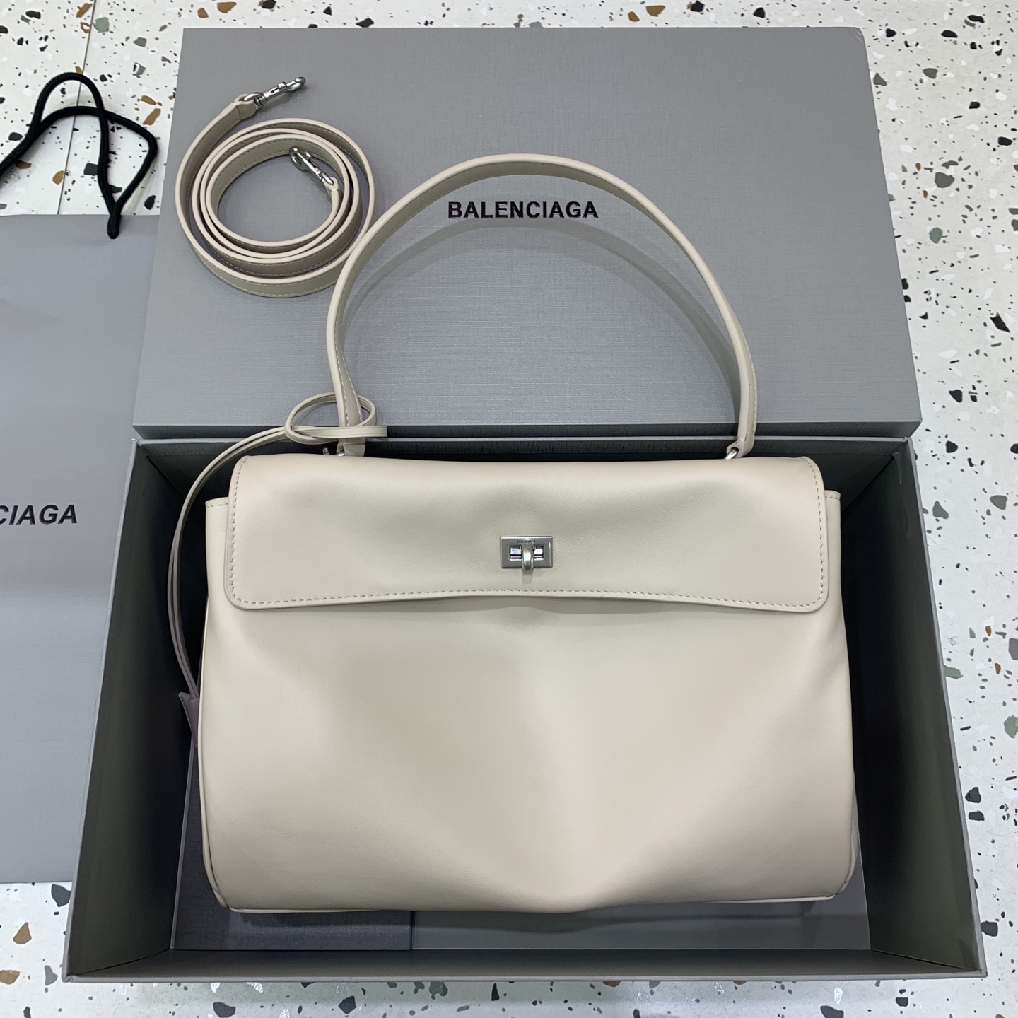 BALENCIAGA 발렌시아가 35cm