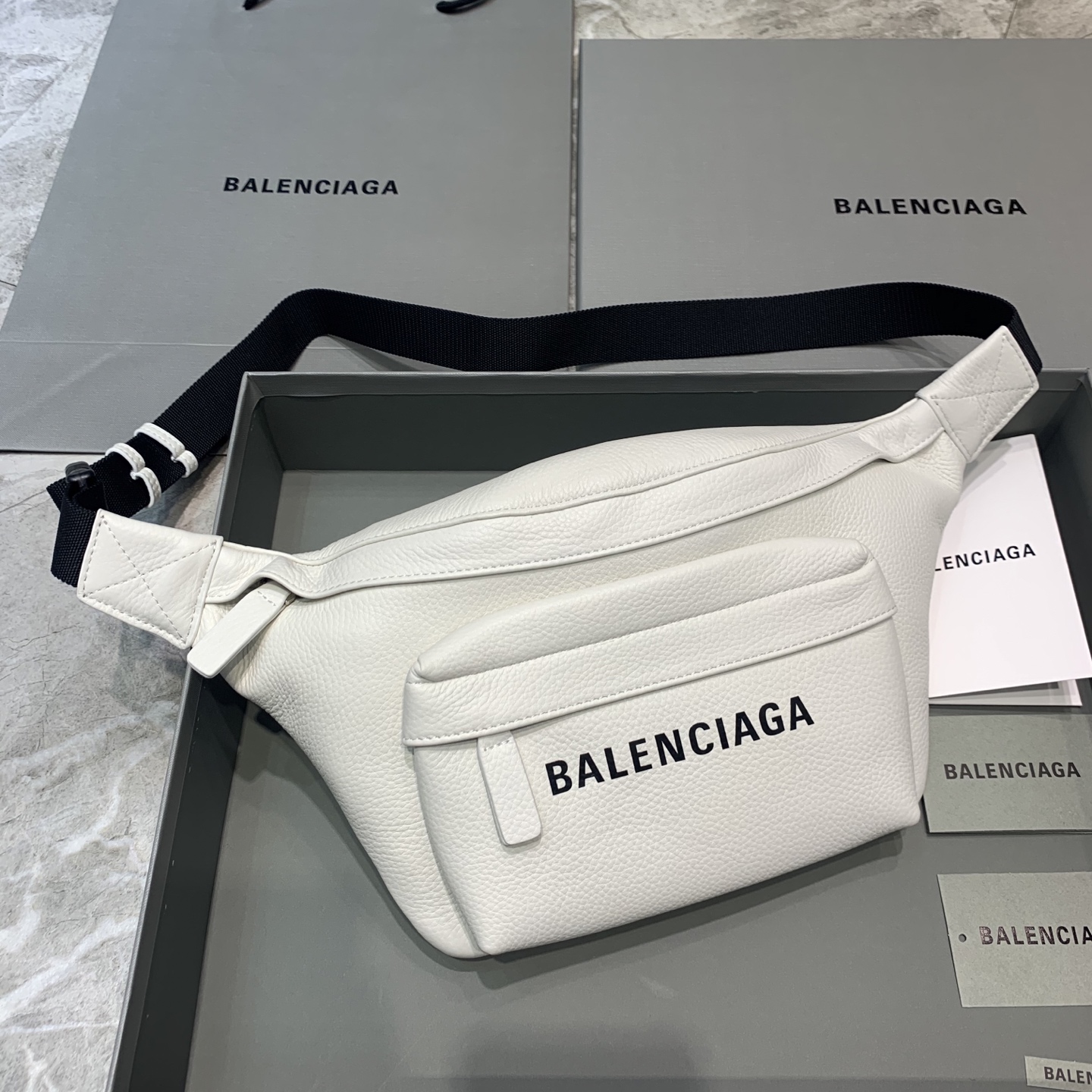 BALENCIAGA 발렌시아가
