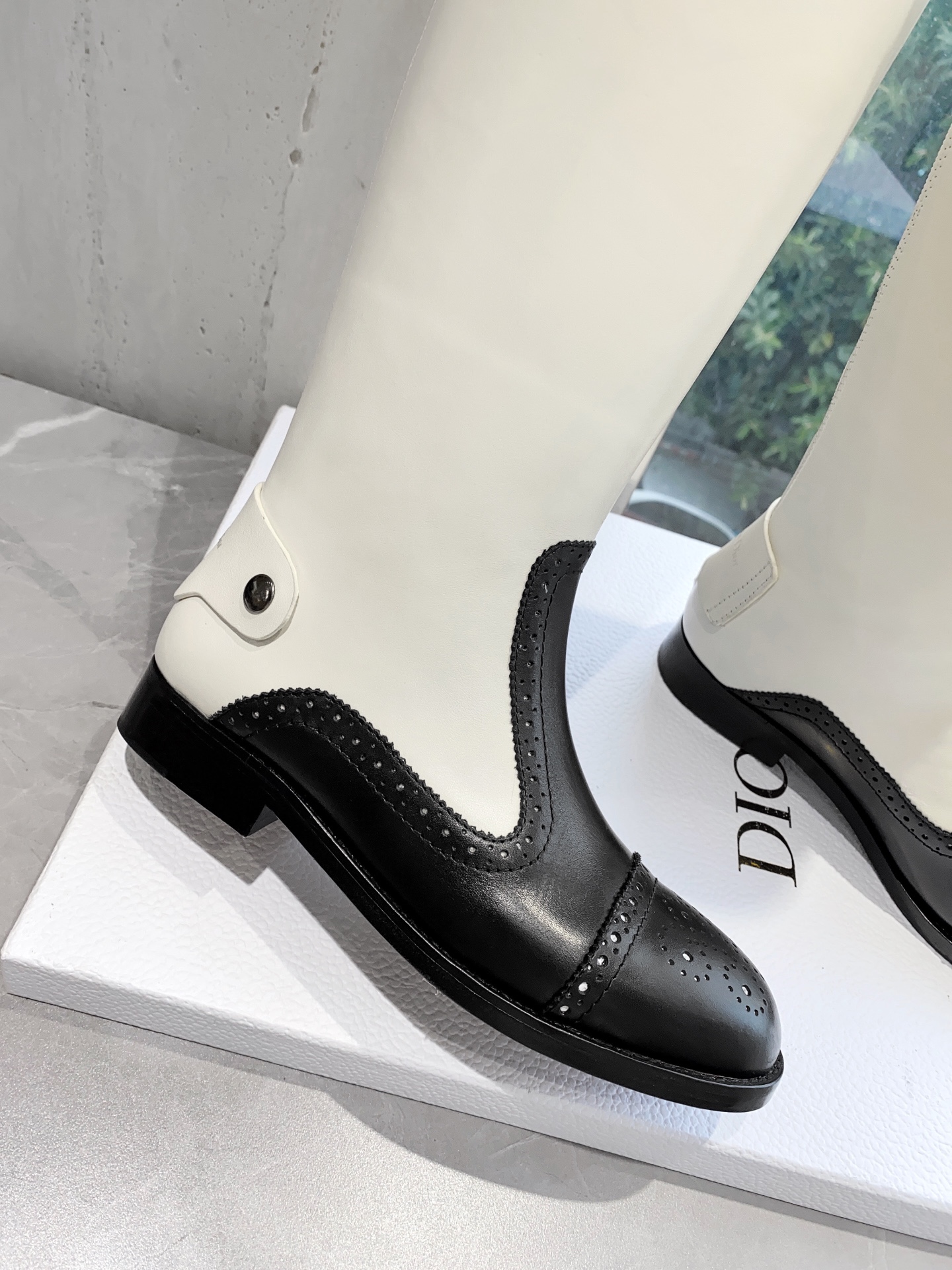 디올 [DIOR]