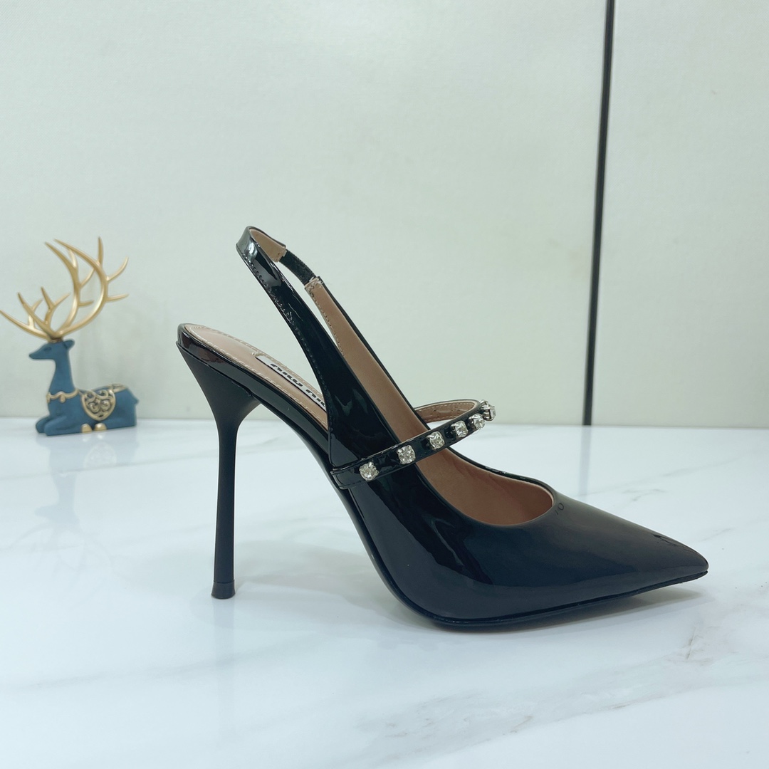 미우미우 [MIUMIU]