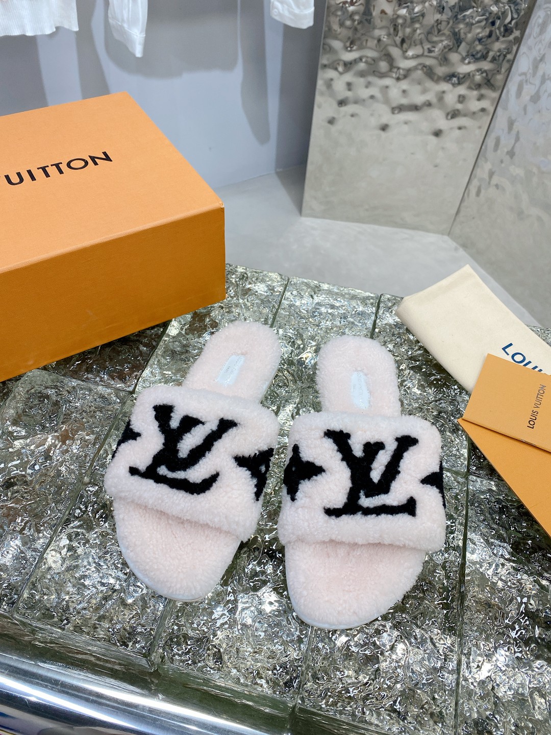 루이비통 [LOUIS VUITTON]