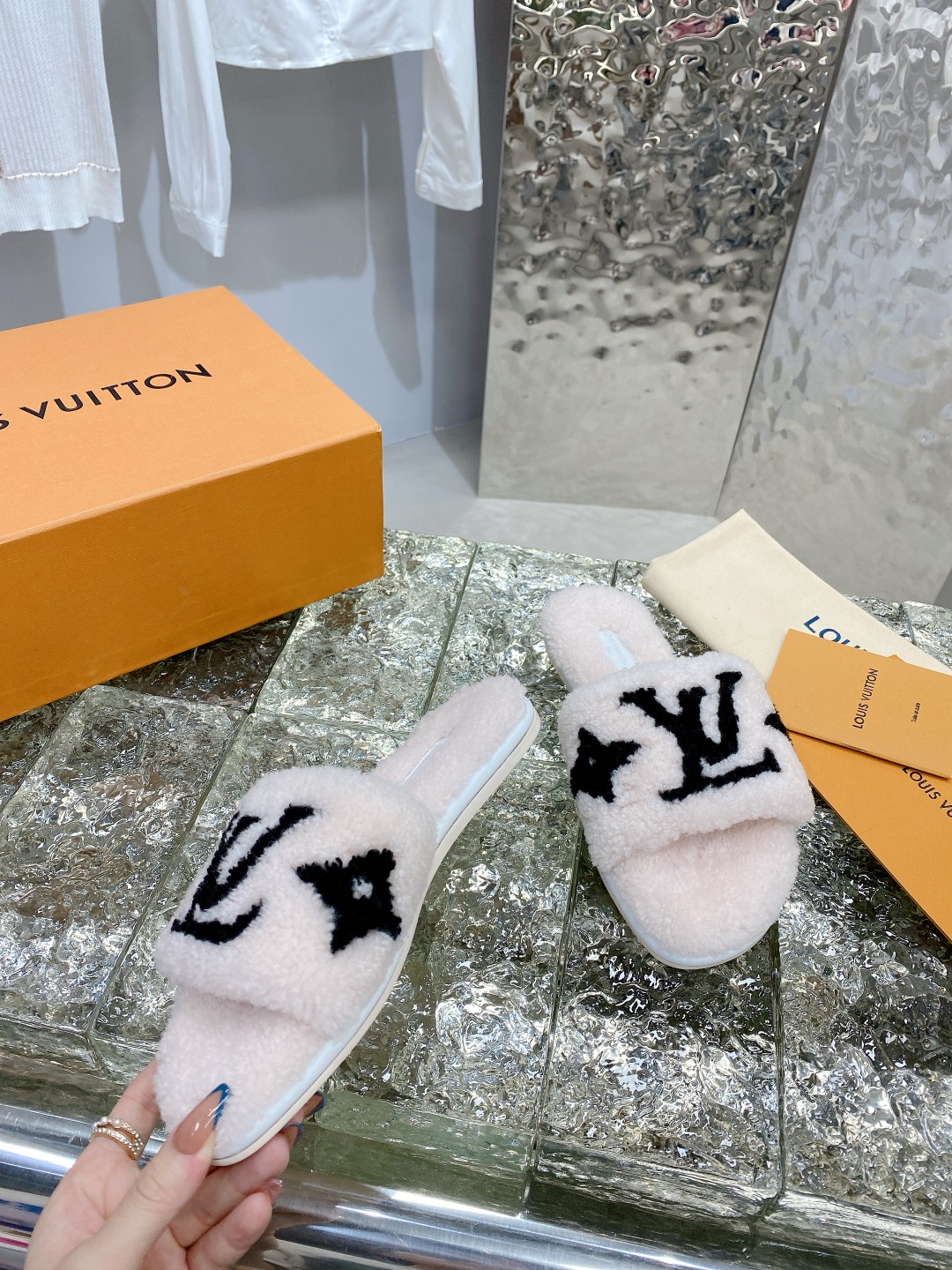 루이비통 [LOUIS VUITTON]