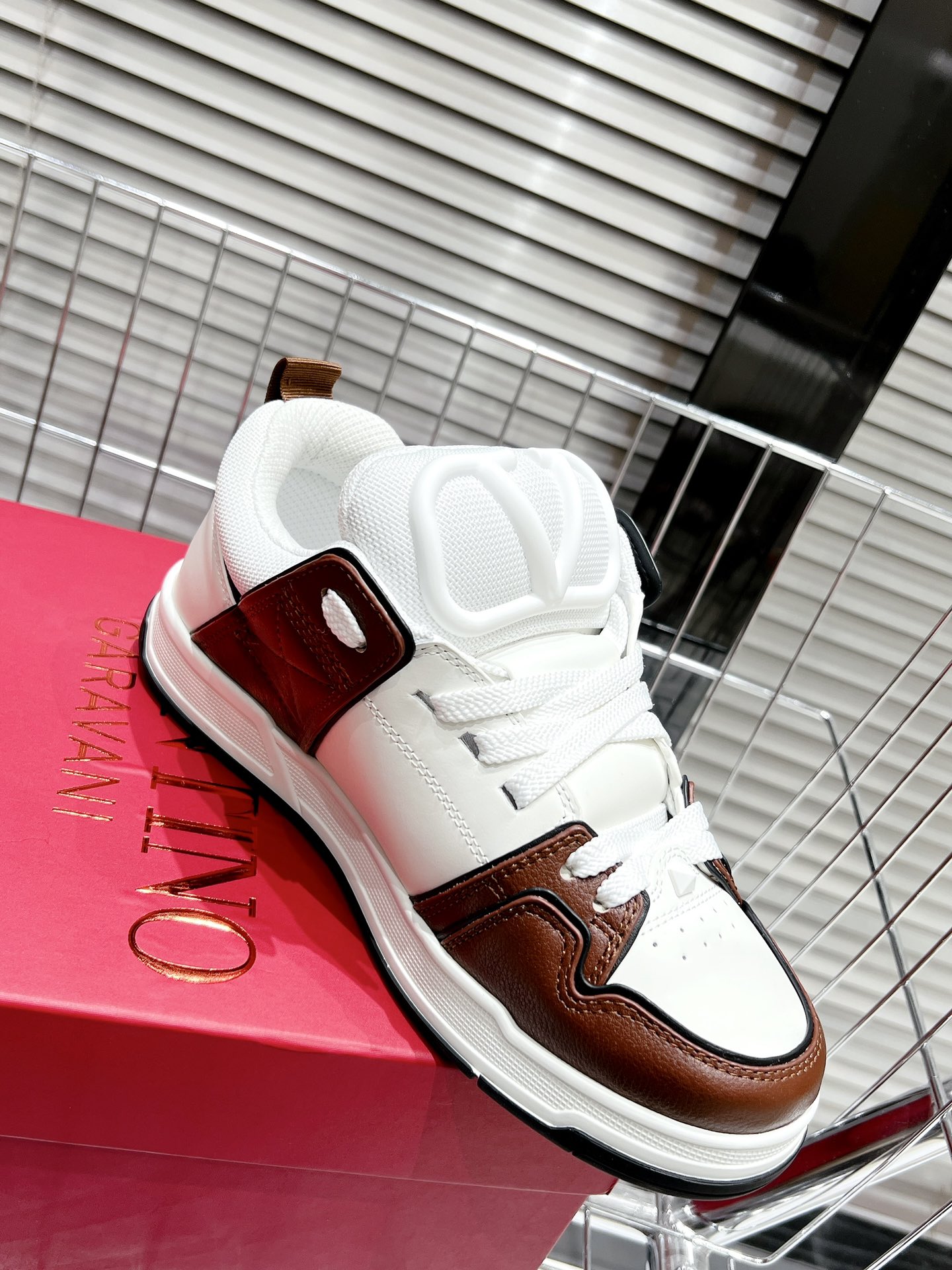 발렌티노 [VALENTINO]